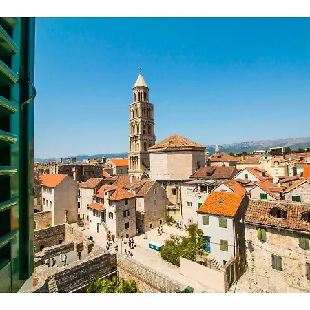 Terazza Grande In Diocletian Tower スプリト
